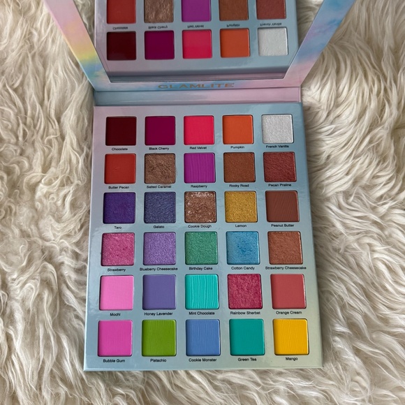 Glamlite "Ice Cream Dream" eyeshadow palette - Picture 2 of 9